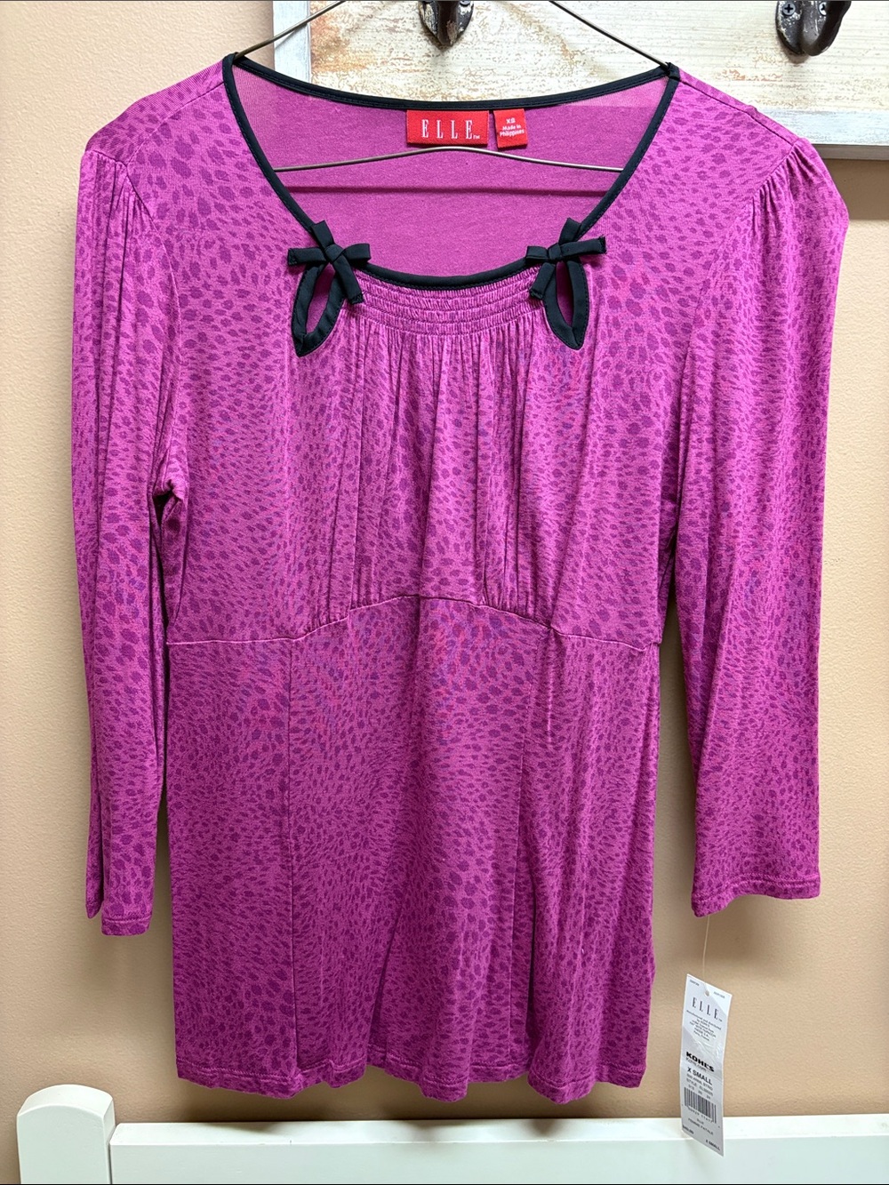 NWT Elle Fuchsia 3/4 Sleeve Tunic with Black Bow Trim